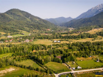FILM! Oaza paradisiaca cu lac, vedere catre Bucegi, Glajerie