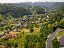 FILM!View superb catre munti,teren pretabil constructie Hote