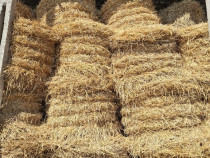 V&acirc;nd baloți de paie