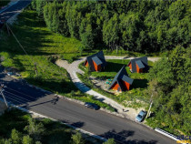 2 Case A frame,mobilate,accesorizate, 2.500 mp teren,peisaj,