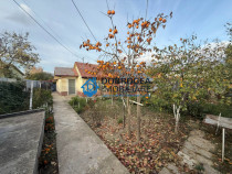 Caslita, casa + teren 800 mp , iesire la Lac