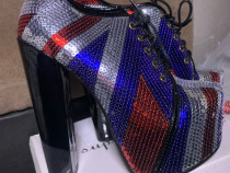 Pantofi cu toc &icirc;nalt