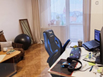 Apartament 2 camere, zonă centrală, lift, balcon generos -