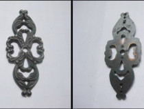 2 Ornamente mici vechi in bronz-arama. Perioada interbelica.