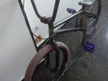 Bicicleta BMX marca Monster
