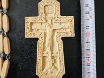 Cruce pectorală din lemn sculptat