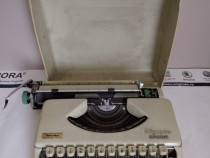 Mașina de scris portabila Olympia Splendid 66