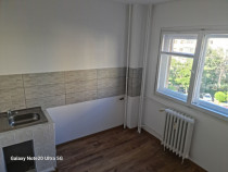 Apartament 3 camere - DECOMANDAT- 1980-bd Chisinau