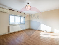 Apartament cu 3 camere de vânzare în zona Drumul Sarii