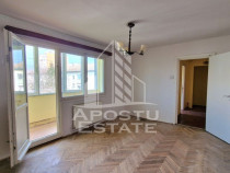 Apartament cu 3 camere, centrala proprie, zona Circumvala...