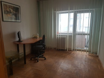 Apartament trei camere, decomandat, etaj unu, mobilat, ultracentral