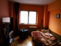Apartament cu 4 camere, semidecomandat - zona Grivitei.