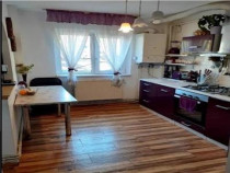 Apartament cu 3 camere, decomandat - zona Racadau