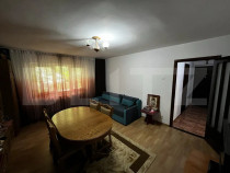 Apartament cu 3 camere, parter, zona Zamca
