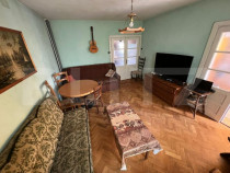 Casa de vanzare, cu 5 camere, 250 mp, zona Cetate
