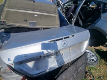 Hayon Mercedes E 220 2004