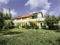 Casa 1000 mp si hala de Zadareni