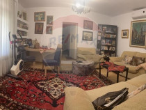 Casă / Vilă cu 6 camere de vânzare în zona Central