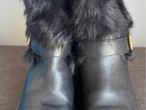 Ghete Guess din piele