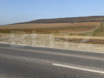 Teren intravilan, 3200 mp la DN 85, la ieșirea din Suceava
