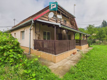 Casă de v&acirc;nzare &icirc;n depresiunea Munților Codru Moma