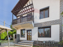 Casă / Vilă cu 4 camere de vânzare în zona Est