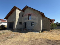 Casă / Vilă cu 5 camere zona Sud