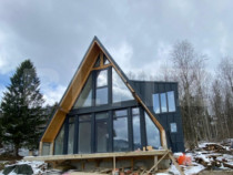 Doua cabane tip A, de vanzare, cu priveliste panoramica spre