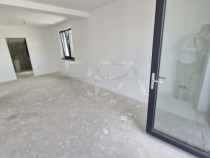 Duplex compus din două case la 1,3 kilometri de stația de