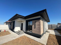 Casa individuala pe parter cu 4 camere // 2 bai // panouri 3 Kw