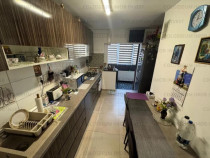 Apartament 3 camere si 2 bai - zona Astra.