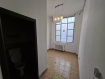 Inchiriez spatiu comercial zona UTA