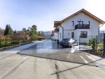 CASE NOI &Icirc;N ARHITECTURĂ ALPINO-MODERNĂ CU ALEE PRIVATA...