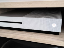 Microsoft Xbox One S (Slim) 1TB All-Digital Edition