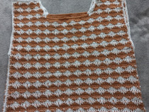 Vesta și top tricotat manual