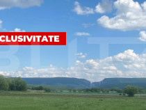 Teren 2.400 mp cu 72m asfalt, utilitati la limita și panora