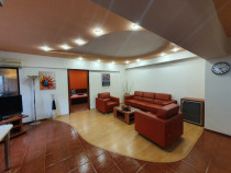 De închiriat – Apartament 3 camere în Universitate, km 0!