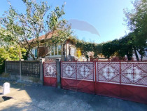 COMISION ZERO - Casa cu anexe si teren generos, langa Jibou