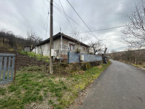 Vand teren 2400mp si casa bătr&acirc;nească langa Cluj