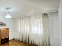 Vanzare apartament de 3 camere, etaj 3, decomandat zona Prim