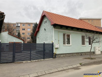 Casa 3 camere, recomandata:centru servicii cabinet birouri