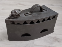 Fier de calcat vechi obiect de colectie sau decor