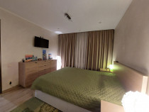 Inchiriez Apartament 2 cam Bulervardul Decebal (vizavi biserica veche)