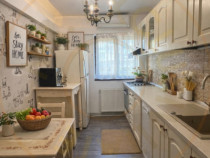 Apartament ultracentral Pitești &ndash; 3 camere decomandat, 82