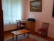 Enescu, zona Albina, 2 camere, decom., etaj 1