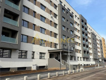 3 Camere gata de mutare, Grand Arena