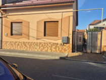 Vand casa centrala str. Ion Popovici Banateanu nr.17 utilata