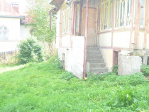 Teren intravilan cu o casa demolabila-Predeal