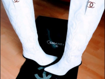 Cizne albe Chanel import Italia, logo metalic auriu, saculet