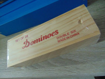 Domino in cutie de lemn